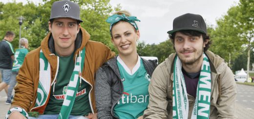 Drei Werder-Fans beim Tag der Fans erzählen, was sie in der neuen Saison von Werder Bremen erwarten. Ansonsten gilt für diesen Tag des Valencia-Spiels: "Wir wollen feiern."