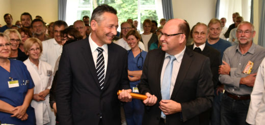 Bei der Verabschiedung seines Vorgängers, Thomas Breidenbach, hatte der neue JHD-Geschäftsführer Ralf Delker noch gut lachen. Foto: Konczak.