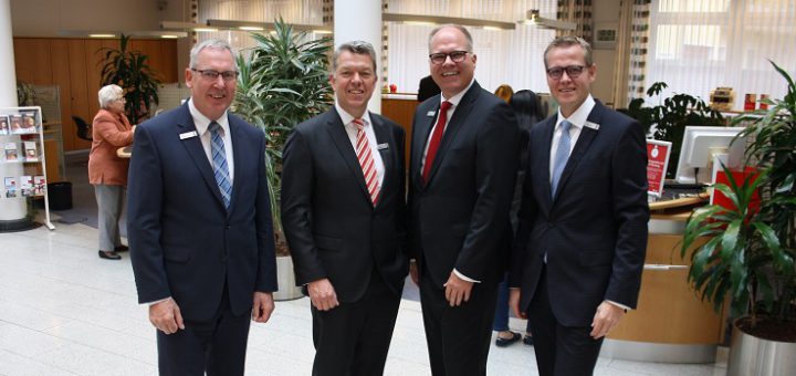 Der LzO-Vorstand zog am Montag Halbjahresbilanz: (v.l.) Heinz Barlage, Olaf Hemker, Michael Thanheiser und Jörg Niemann. Foto: nba