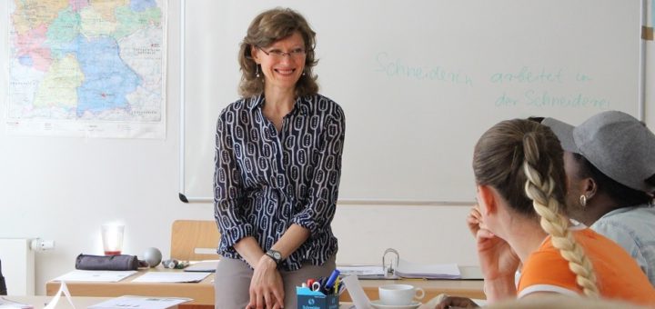 Margarita Grosse unterrichtet im Kurs „Meine Mama lernt Deutsch“ und ist überzeugt, dass dieses Modell das beste für Mütter ist. Foto: Füller
