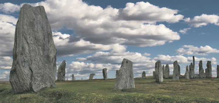Die „Calanais Standing Stones“ ragen schon seit 5.000 Jahren in den schottischen Himmel. Fotos: Neloska