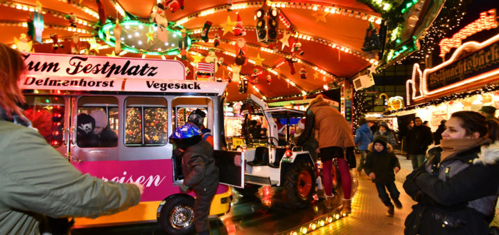 Das Kindersportkarussell von Ralf Böker ist die jüngeren Besucher des Weihnachtsmarktes seit vielen Jahren ein fester Anziehungspunkt. Foto: Konczak