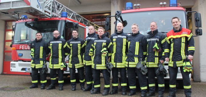 Sind auch an Silvester im Einsatz: Die Kräfte der Feuerwache 6 in Vegesack. Unterstützung bekommen sie von den fünf Freiwilligen Feuerwehren in Bremen-Nord. Foto: Harm