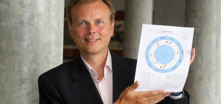 Der Bremer Astrologe Volker Reinermann berät seit Jahren Privatpersonen und Unternehmer zur Konstellation der Sterne.Foto: pv