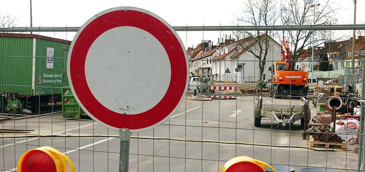 Durchfahrt verboten: Die Bremer müssen sich in diesem Jahr wieder auf zahlreiche Baustellen einstellen, betroffen sind unter anderem sensible Bereiche in der Innenstadt. Archivfoto: Schlie