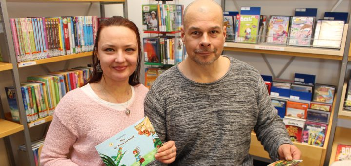 Yuliia Pluntke hat ihr erstes Kinderbuch geschrieben – Unterstützung bekam sie von ihrem Mann Meiko. Foto: Harm