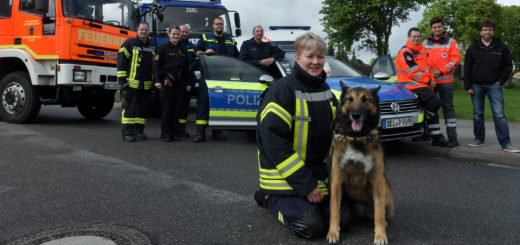 Auch der Belgische Schäferhund Bousun mit Rettungshundführerin Elke Graham und rund 300 weitere Mitwirkende sind wieder am kommenden Wochenende beim Tag der Helfer am Neuen Deichhorst dabei. Foto: Konczak