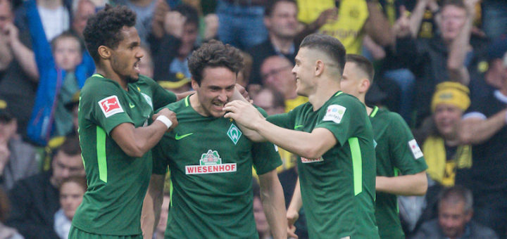 Rettete mit seinem Treffer gegen den BVB Werders Heimserie: Thomas Delaney (Mitte) Foto: Nordphoto