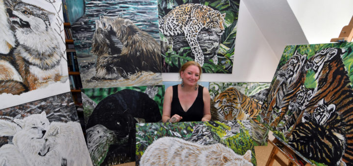 Hjördis Tomalik hat sich auf die Tiermalerei spezialisiert. Sie will die Tiere so naturgetreu wie möglich abbilden. Foto: Konczak
