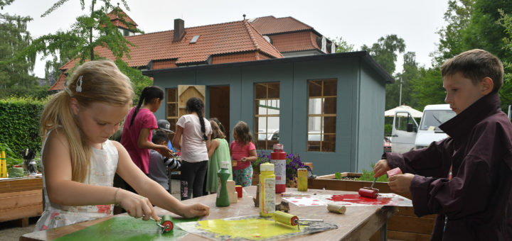 Eine Hortgruppe der Kita Süd von der Lebenshilfe Delmenhorst betätigte sich im Färgerbarten kreativ. Foto: Konczak