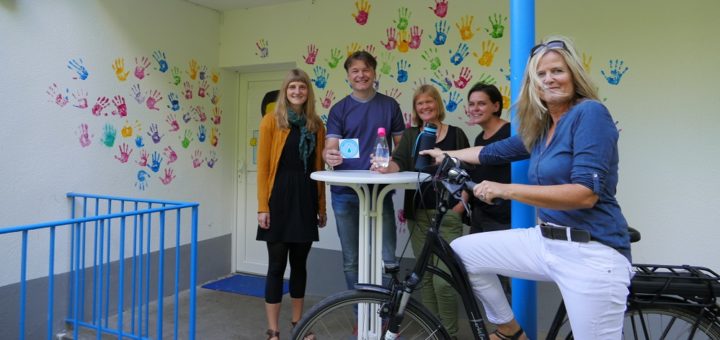 Unterstützen die Refill-Aktion in Delmenhorst: Anna Brökling , Kai Ströhmer Bea Brüsehoff , Heike Steiner und Katja Schmall (von links). Foto: Suhren