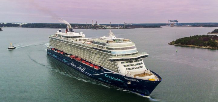 Die neue „Mein Schiff 2“ zu Besuch in Bremerhaven.Foto: Tui Cruises