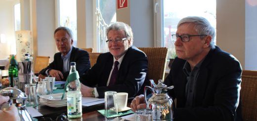Bernhard Wies, Rainer Küchen und Rainer Frankenberg vom Vorstand des Wirtschafts- und Strukturrates Bremen-Nord. Foto: Harm