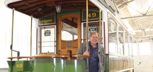 Gerd Borcherding ist zweiter Vorsitzender des Vereins Freunde der Bremer Straßenbahn und begeisterter Restaurator, wenn es um historische Straßenbahnen geht. Foto: Füller