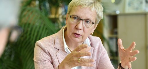 Die SPD-Politikerin Eva Quante-Brandt ist seit 2015 Gesundheitssenatorin. Im neuen Klinikum Mitte ließ sie alles für eine elektronische Patientenakte am Bett vorbereiten. Foto: Schlie