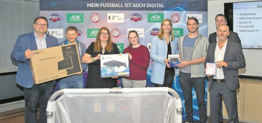 Sportsenatorin Anja Stahmann (Dritte von links) rüstet neun Sportvereine für ein einzigartiges Projekt aus.Foto: pv