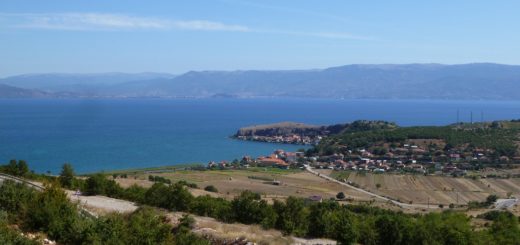Strände, Seen, malerische Strädte, gutes Essen und viel Sonne. Albanien bietet das ganze touristische Programm. Foto: Kaloglou