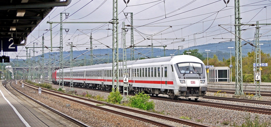 Bahnfahren wird 2020 günstiger. Foto: Erich Westerdarp Pixabay