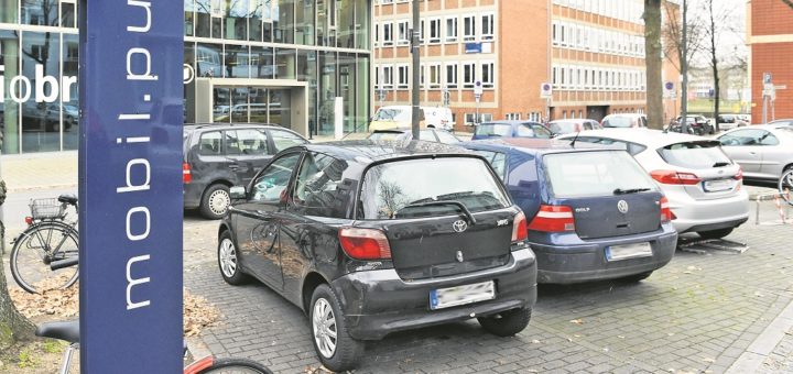 Neuer Mobil-Punkt für Carsharing-Autos: auf dem Radio-Bremen-Parkplatz.Foto: Schlie