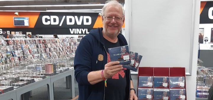 Kalle van der Pütten mit der CD-Box „It´s cold outside“. Foto: pv