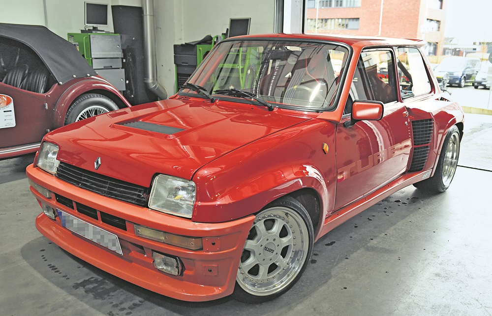 Der R5 Turbo besitzt seit seiner Restauration im Jahr 2006 wieder eine Straßenzulassung und dient heute als Werbeträger.
