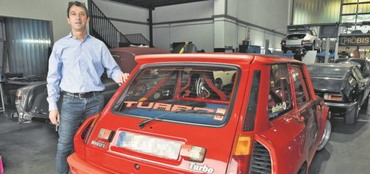 Rennauto mit Straßenzulassung: Oldtimer-Experte André Weißmann präsentiert den R5 Turbo im Auftrag eines Kunden auf der Bremen Classic Motorshow.Fotos: Schlie