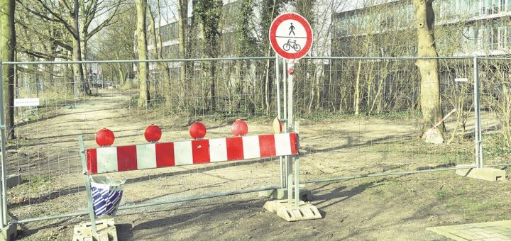 Die Sperrung des Geh- und Radweges entlang der kleinen ­Weser soll dieser Tage aufgehoben werden.