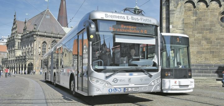 Vor vier Jahren hat Bremen erstmals Elektro-Busse getestet: das Modell S12 des Herstellers Sileo. Rund 220 E-Busse wollte der damalige Umweltsenator Joachim Lohse bis 2025 anschaffen. Doch daraus wurde nichts.Foto: Barth