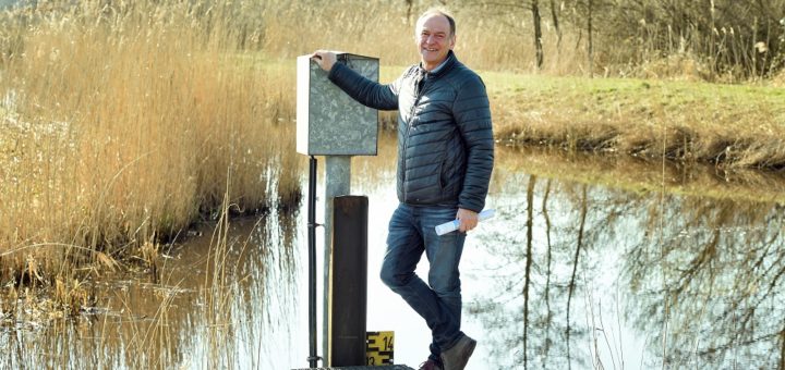 Wilfried Döscher und seine Mitarbeiter beim Bremischen Deichverband rechts der Weser haben im Frühjahr alle Hände voll zu tun mit der Beseitigung der Flut- und Nutriaschäden. Foto: Schlie
