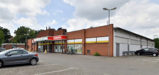 Edeka Fehner in Düsternort wurde zum Jahreswechsel 2019/20 geschlossen. Lediglich der Bäcker Meyer Mönchhof hat noch geöffnet.Foto: Konczak