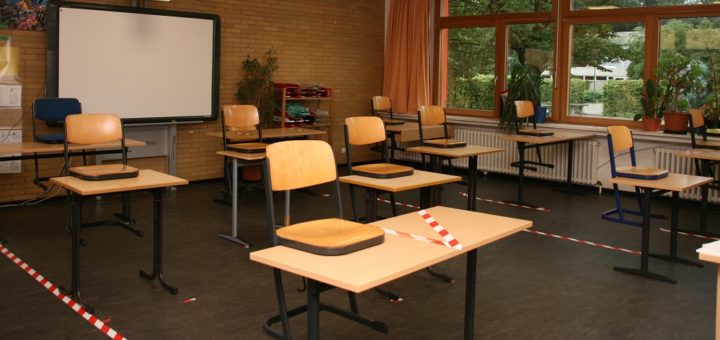 An der Wilhelm-Kaisen-Oberschule waren bereits vor den Ferien Zonen abgeklebt worden. Foto: Holz