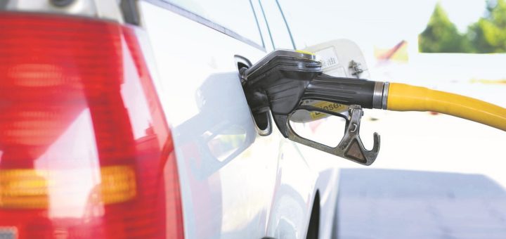 Das wird Deutschlands Autofahrer nicht begeistern: Ab Januar 2021 steigen die Preise für Benzin und Diesel um sieben beziehungsweise acht Cent pro Liter.Foto: andreas160578 auf Pixabay