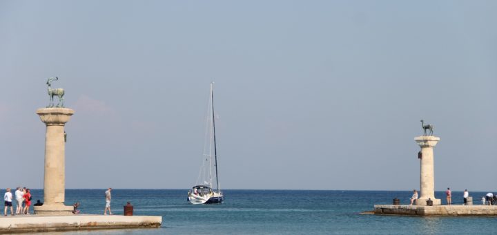 Die griechische Insel Rhodos ist auch bei Bremer Touristen ein beliebtes Urlaubsziel. Foto: Manfred Richter auf Pixabay