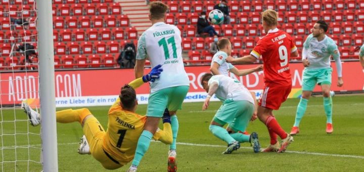 Joel Pohjanpalo (rotes Trikot) wurde mit drei Toren zum Man of the Match. Leider spielt der Finne aber nicht für Werder, sondern Union Berlin. Foto: Nordphoto