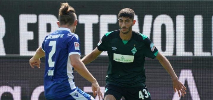 Werders Mannschaft steckt im Umbruch: Für Eren Dinkci (re.) und viele andere junge Spieler eröffnen sich da große Chancen. Foto: Nordphoto