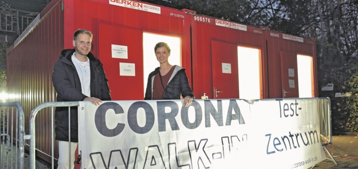 Alexander Riedel und Annika Mehrtens eröffneten das Corona-Testzentrum am Medizinischen Versorgungszentrum (MVZ) Bremen-Mitte schon kurz nach dem Ausbruch der Pandemie.Foto: Schlie