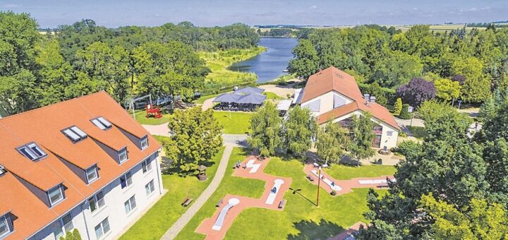 Haus am See: Das Bernstein Acamed Resort ist ein idealer Ort, um ein paar erholsame sowie aktive Urlaubstage zu verbringen. Fotos: Bernsteinhotels