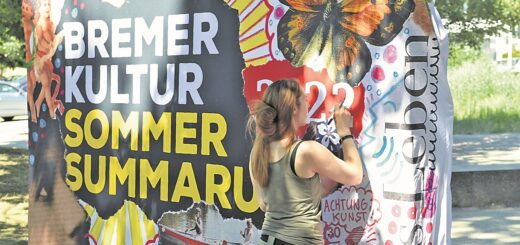 Das Plakat steht schon mal: Vom 2. Juli bis 31. August zeigt das Festivalformat Kultursommer Summarum knapp 70 Open-Air-Veranstaltungen. Foto: Schlie
