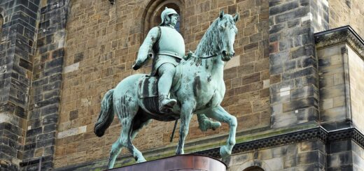 Das Bremer Bismarck-Denkmal ist das einzige, das den früheren Reichskanzler auf dem Pferd zeigt.Foto: Schlie