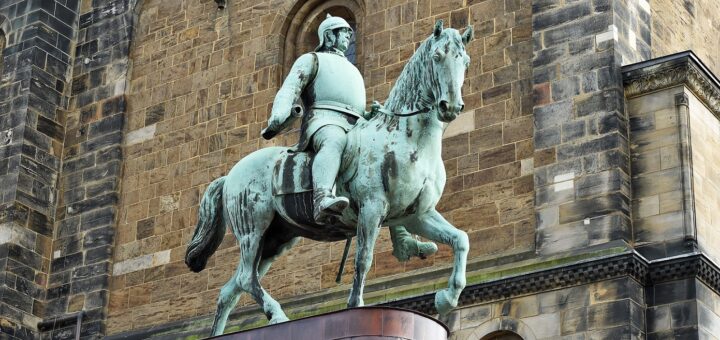 Das Bremer Bismarck-Denkmal ist das einzige, das den früheren Reichskanzler auf dem Pferd zeigt.Foto: Schlie