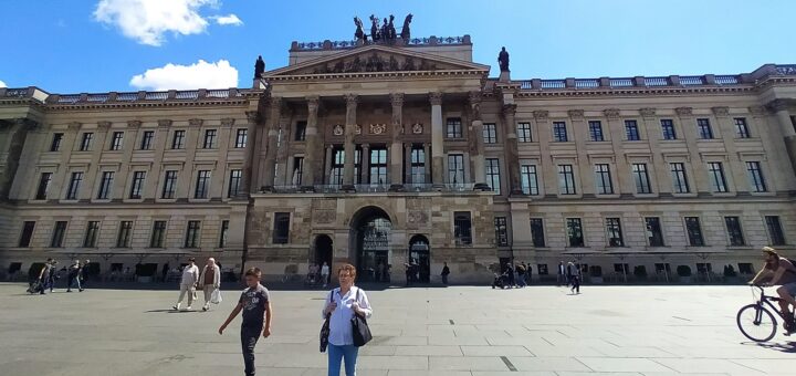 Das Residenzschloss wurde im Zweiten Weltkrieg zerstört und später mit Originalsteinen wieder aufgebaut – ein bisschen jedenfalls.Fotos: Wachtel