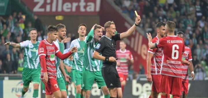 Die Werder-Spieler ärgerten sich nicht nur über Entscheidungen des Schiedsrichters, sondern auch über sich selbst. Foto: Nordphoto