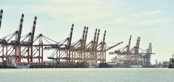 Die Containerterminals sollen auf Mega-Frachter ausgerichtet werden.Foto: Schlie