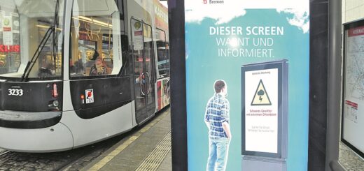 Bremen hat schon mal geübt: Auch am 8. Dezember werden auf solch digitalen Informationstafeln in der Innenstadt die Warnungen erscheinen. Foto: Schlie