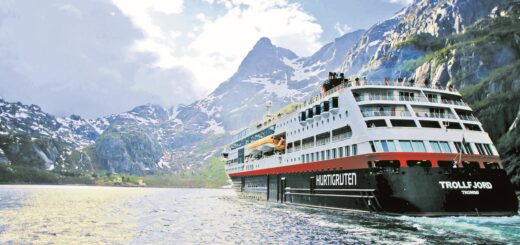 Zum 130. Wiegenfest der Hurtigruten frischt die norwegische Reederei nicht nur die MS „Trollfjord“ auf, sie legt auch zwei neue Seereisen auf. Foto: Hurtigruten