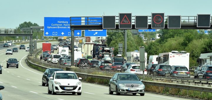 Die A1 um Bremen war auch 2022 stauanfällig. Den längsten Stau gab es mit 20 Kilometern am 20. Oktober.Foto: Schlie