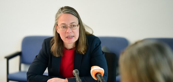 Bildungssenatorin Sascha Karolin Aulepp geht davon aus, dass Bremen bis 2030 weitere 3.300 Lehrkräfte braucht. Foto: Schlie
