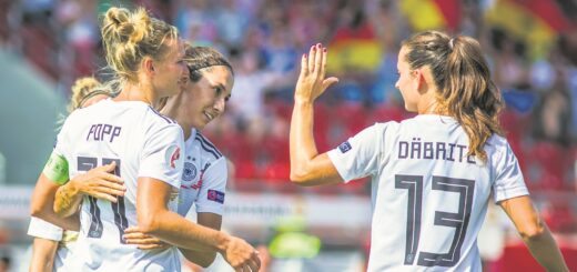 Die DFB-Frauen beim Jubeln: Wenn sie eine erfolgreiche WM spielen, kommt das auch dem Bremer Frauen- und Mädchenfußball zugute. Foto: Nordphoto/ Rauch