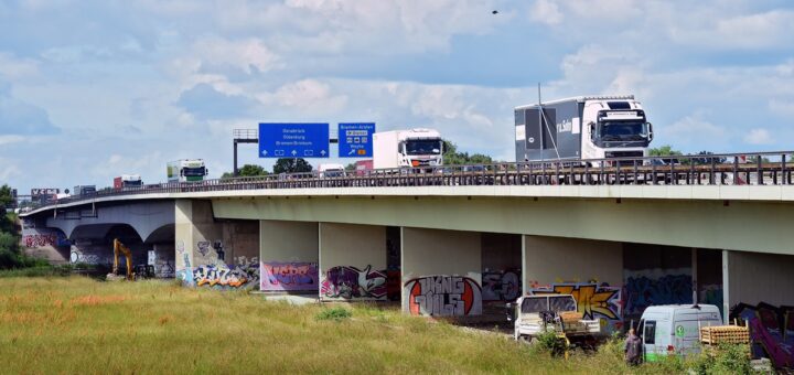 Die A 1 soll auf rund 19 Kilometern zwischen Autobahndreieck Stuhr und Bremer Kreuz ausgebaut werden.Foto: Schlie