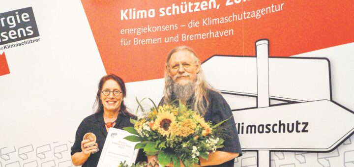 Für ihren jahrzehntelangen Einsatz im Bereich des ökologischen Bauen und erhielt das Ehepaar Ida Büssing und Thomas Feischen der Bremer Klimaschutzpreis.